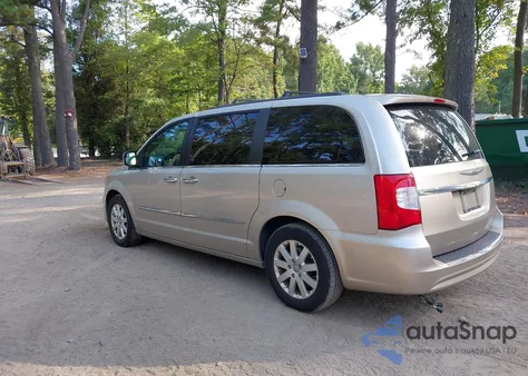 2016 Chrysler Town & Country Touring from USA, damaged, VIN 2C4RC1BG4GR254888